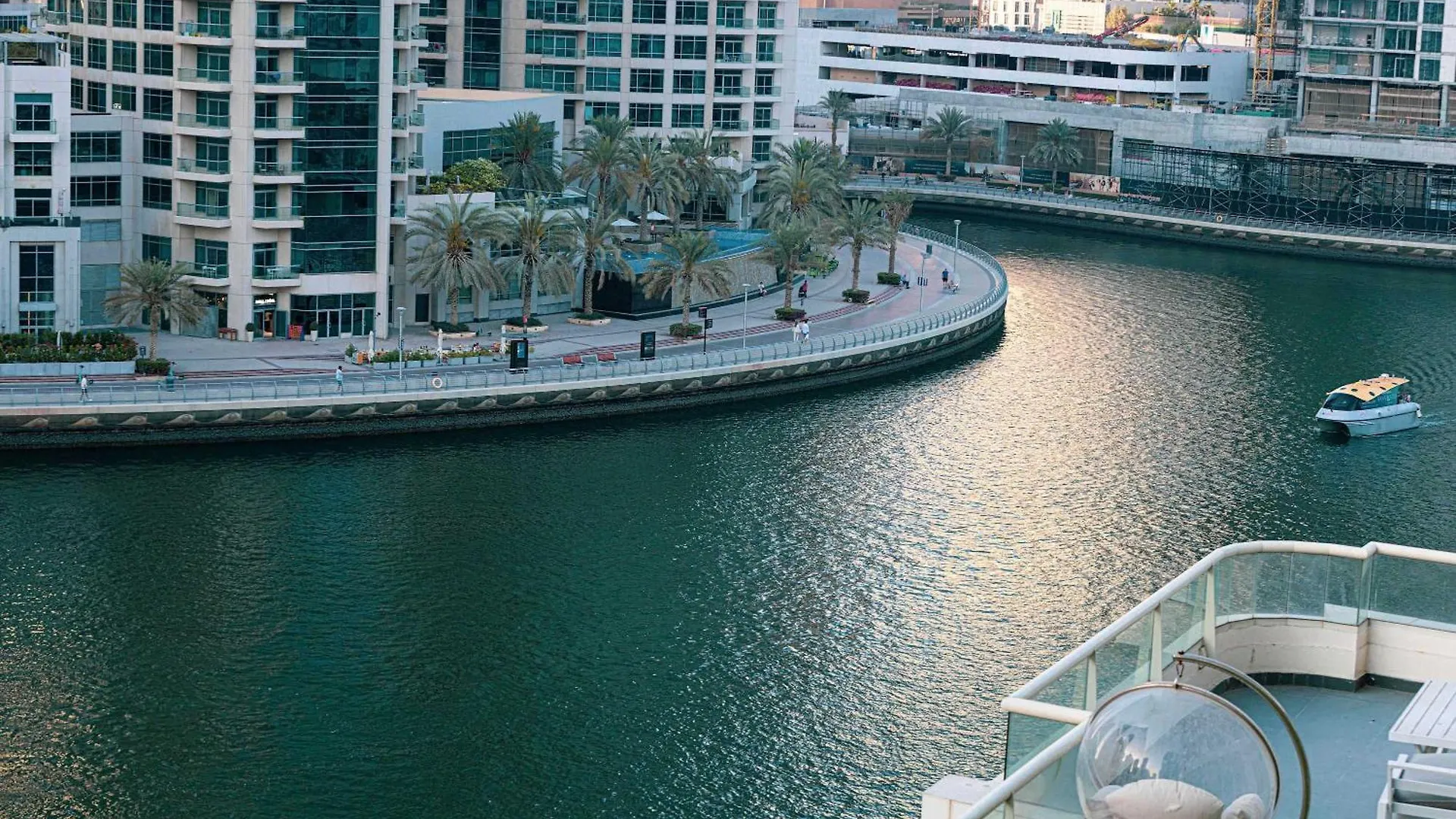 1Br Beach House Vibes In Prime Marina Location Dubai Apartment