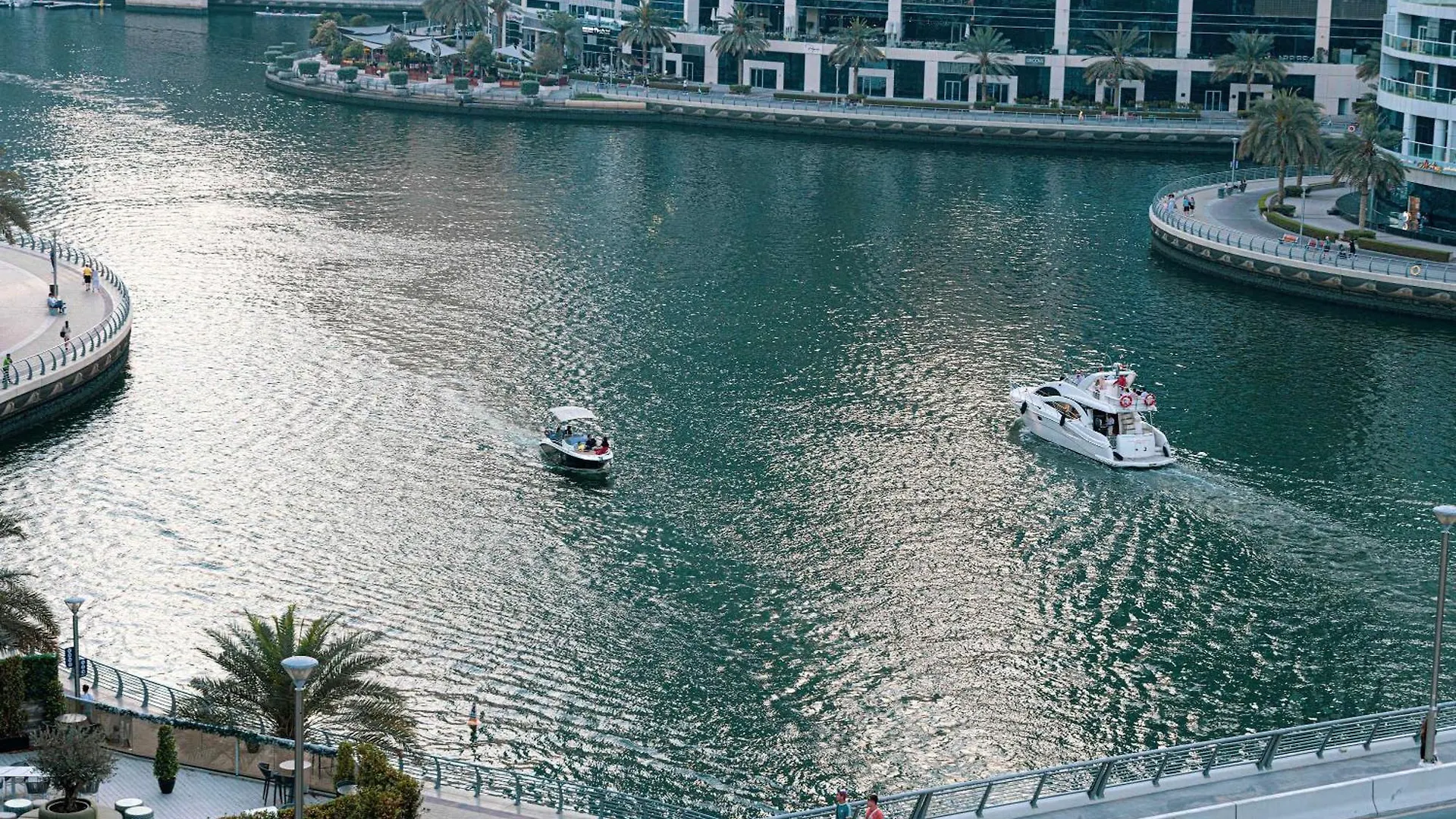 1Br Beach House Vibes In Prime Marina Location Dubai
