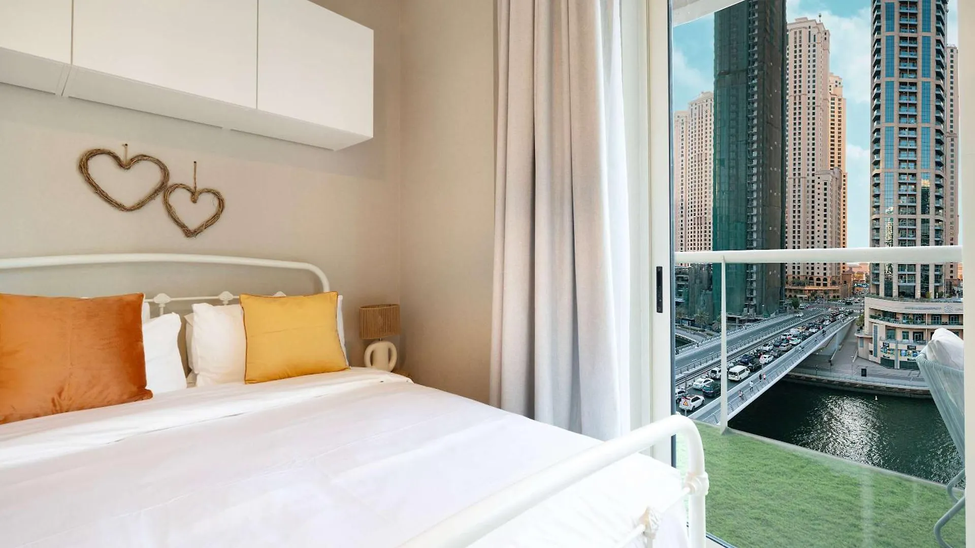 1Br Beach House Vibes In Prime Marina Location Dubai Apartment